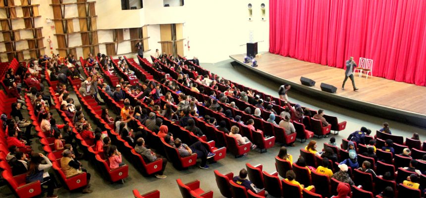 teatro-elias-angeloni-peca-o-moleque-fotos-guilherme-nuernberg-2