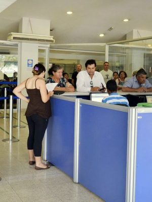 Brasília - Após mais de quatro meses de paralisação, médicos peritos do INSS retornaram hoje (25) ao trabalho com atendimento exclusivo para perícia inicial (Valter Campanato/Agência Brasil)