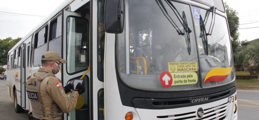 pm-fiscaliza-onibus-em-forquilhinha-36