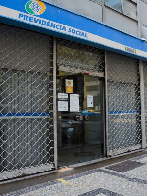 Instituto Nacional do Seguro Social (INSS) volta atendimento presencial nas agências.