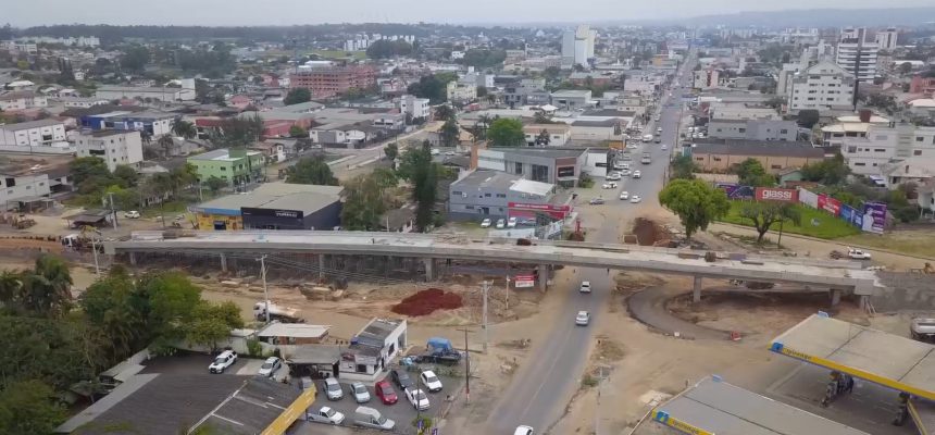 transito-entorno-do-viaduto-foto-divulgacao-decom