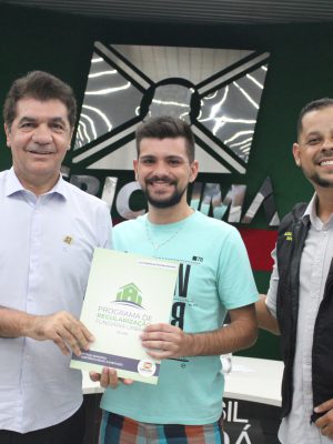 governo-de-criciuma-entrega-escrituras-para-404-familias-nesta-quarta-feira-foto-de-arquivo-decom