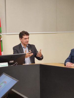 prefeitura-apresenta-projeto-de-lei-que-amplia-isencao-de-alvara-para-empresas-de-baixo-risco-em-criciuma-foto-de-tiago-silva-1